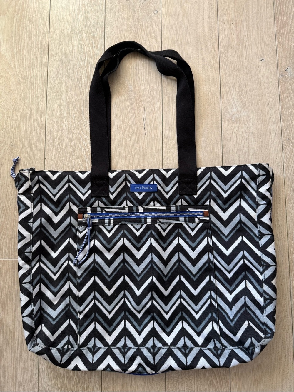 Vera Bradley Lighten Up Expandable Tote in Black and White Chevron Print
